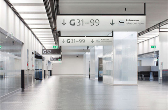 维也纳机场现代化标识标牌卫生间牌设计